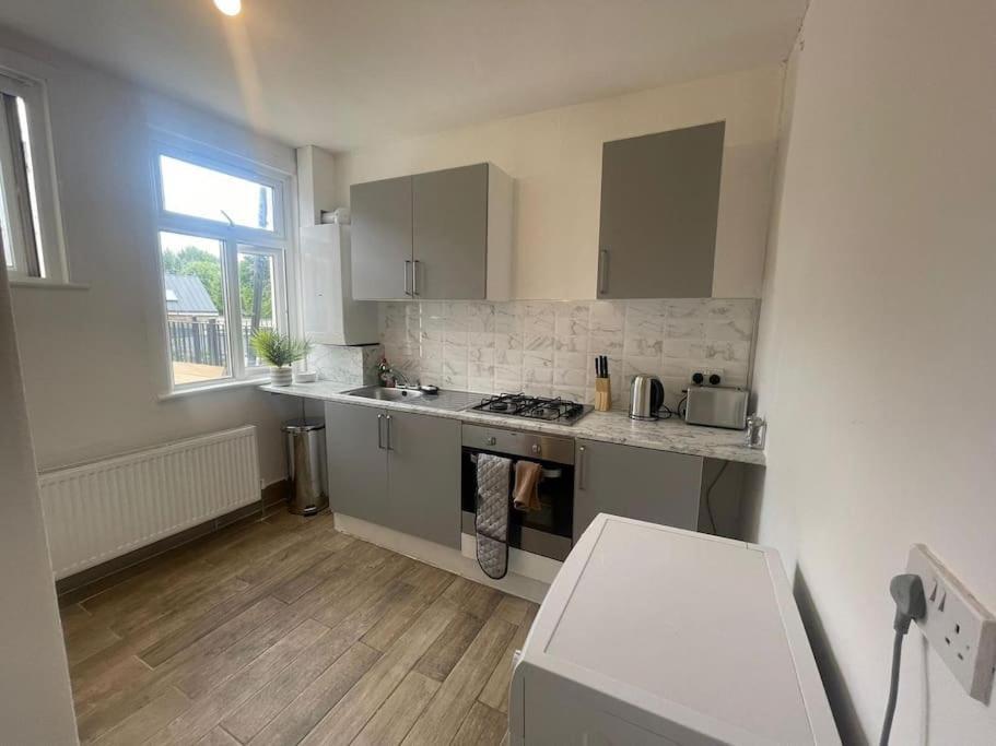 Lovely 2 Bed On Tower Bridge Londres Exterior foto